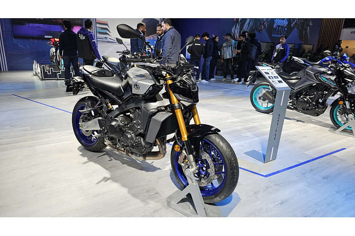 Yamaha MT 09 Right Front Three Quarter
