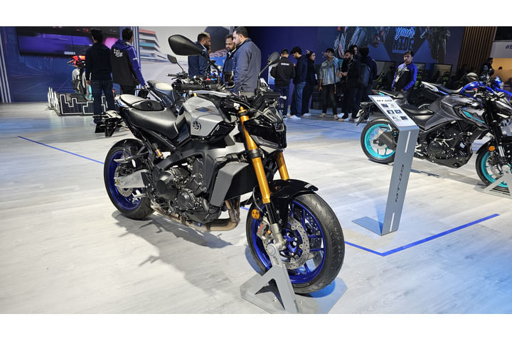 Yamaha MT 09 Right Front Three Quarter