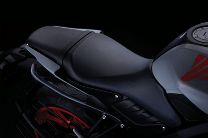 Yamaha MT-15 BS6 Ice Fluo Vermillion Seat