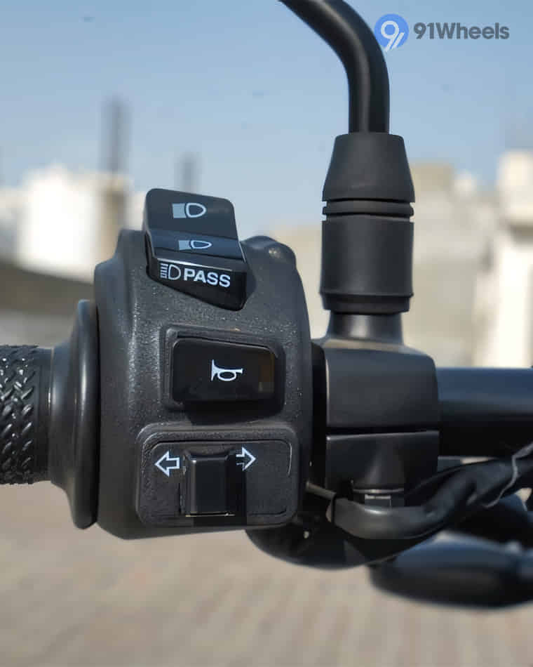 Handlebar & Console Area - 1 Handlebar & Console Area - 1