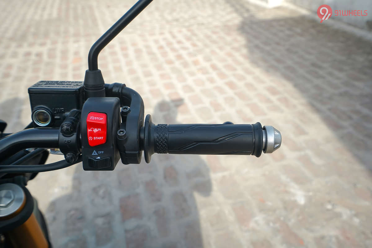 Yamaha MT 15 V2 Right Side Handelbar Throttle Grip