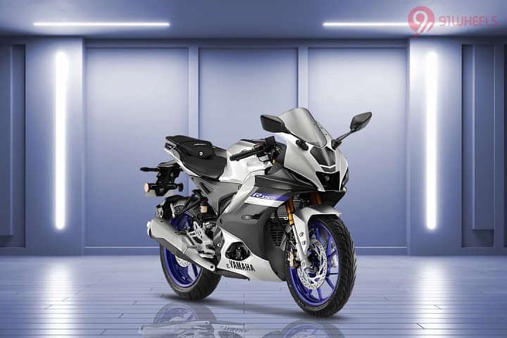 Yamaha R15 M Right Front Three Quarter