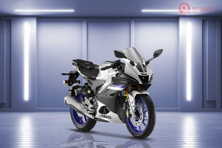 Yamaha R15 M Right Front Three Quarter Yamaha R15 M Right Front Three Quarter