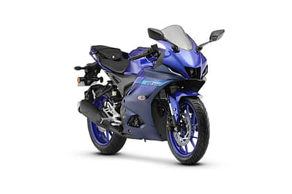 Yamaha R15 V4 Right Front Three Quarter