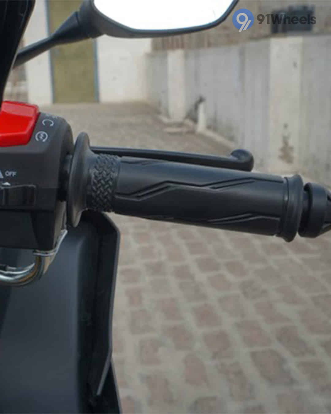Right Side Handelbar Throttle Grip
