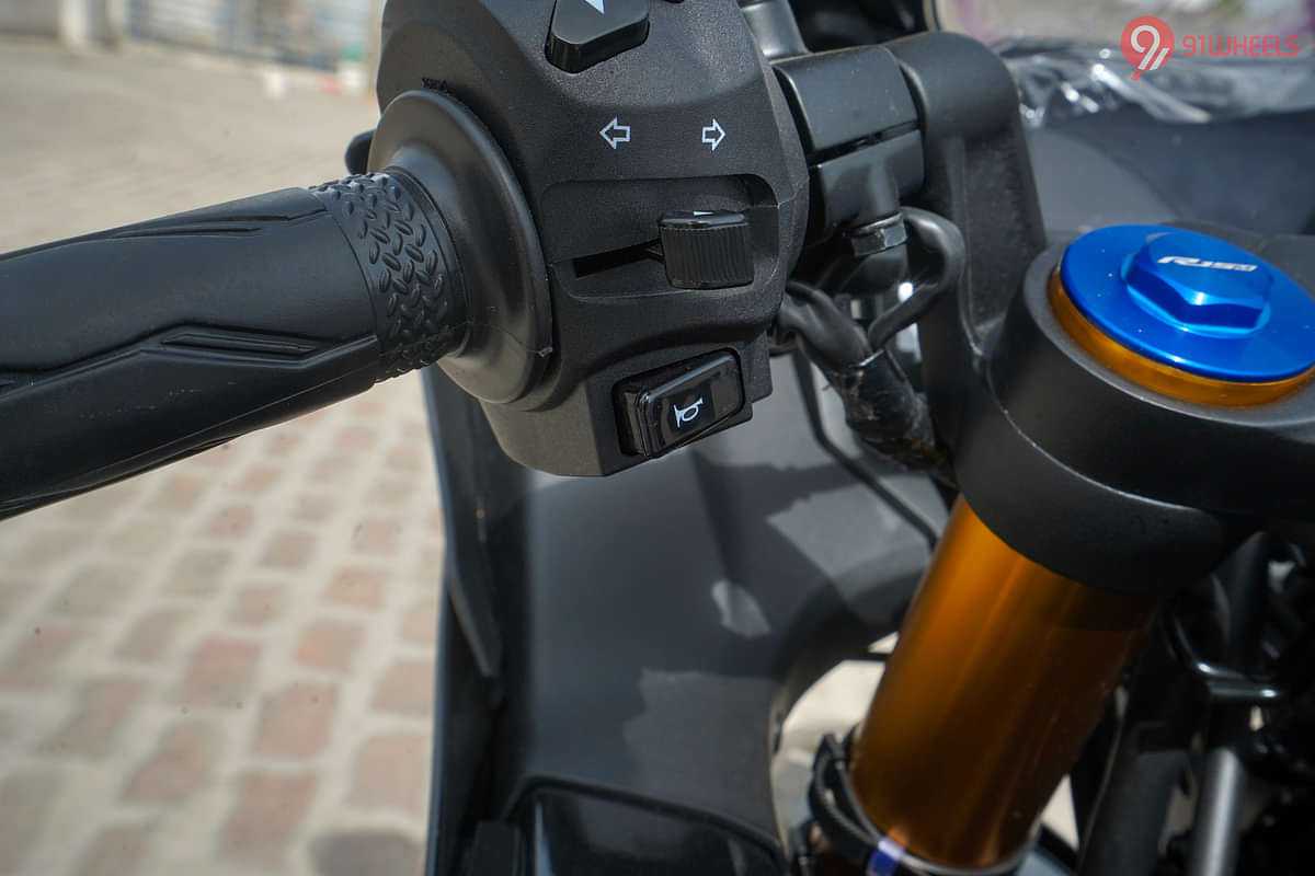 Yamaha R15 V4 Horn Button