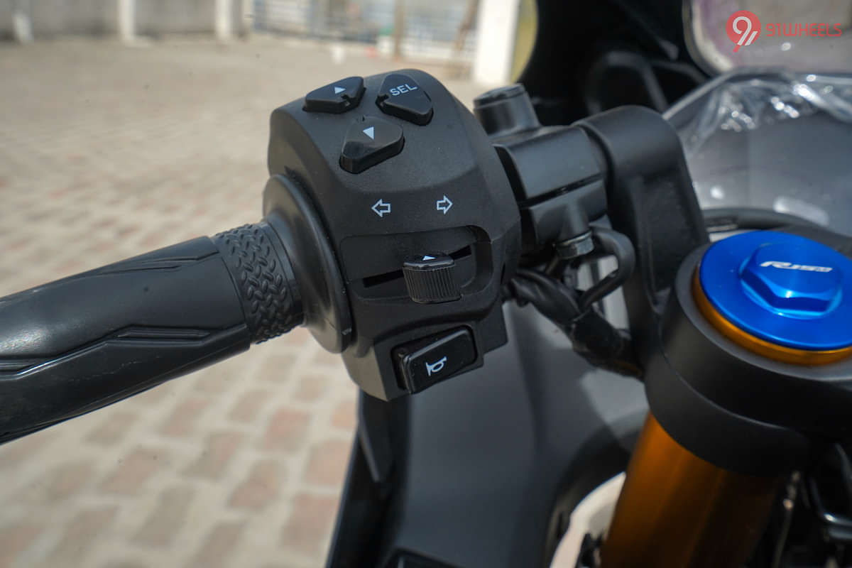 Yamaha R15 V4 Turn Indicators Switch