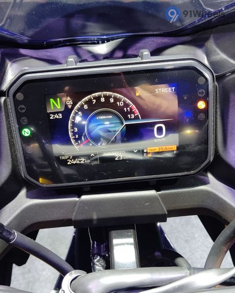 R2 TFT / Instrument Cluster