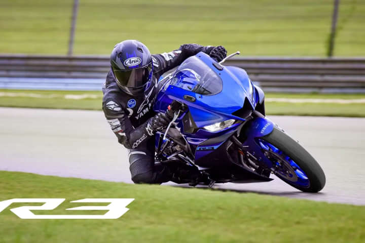 Yamaha R3 Cornering Shot