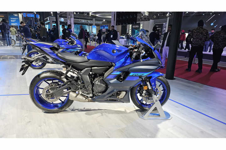 Yamaha YZF R7 Right Side View