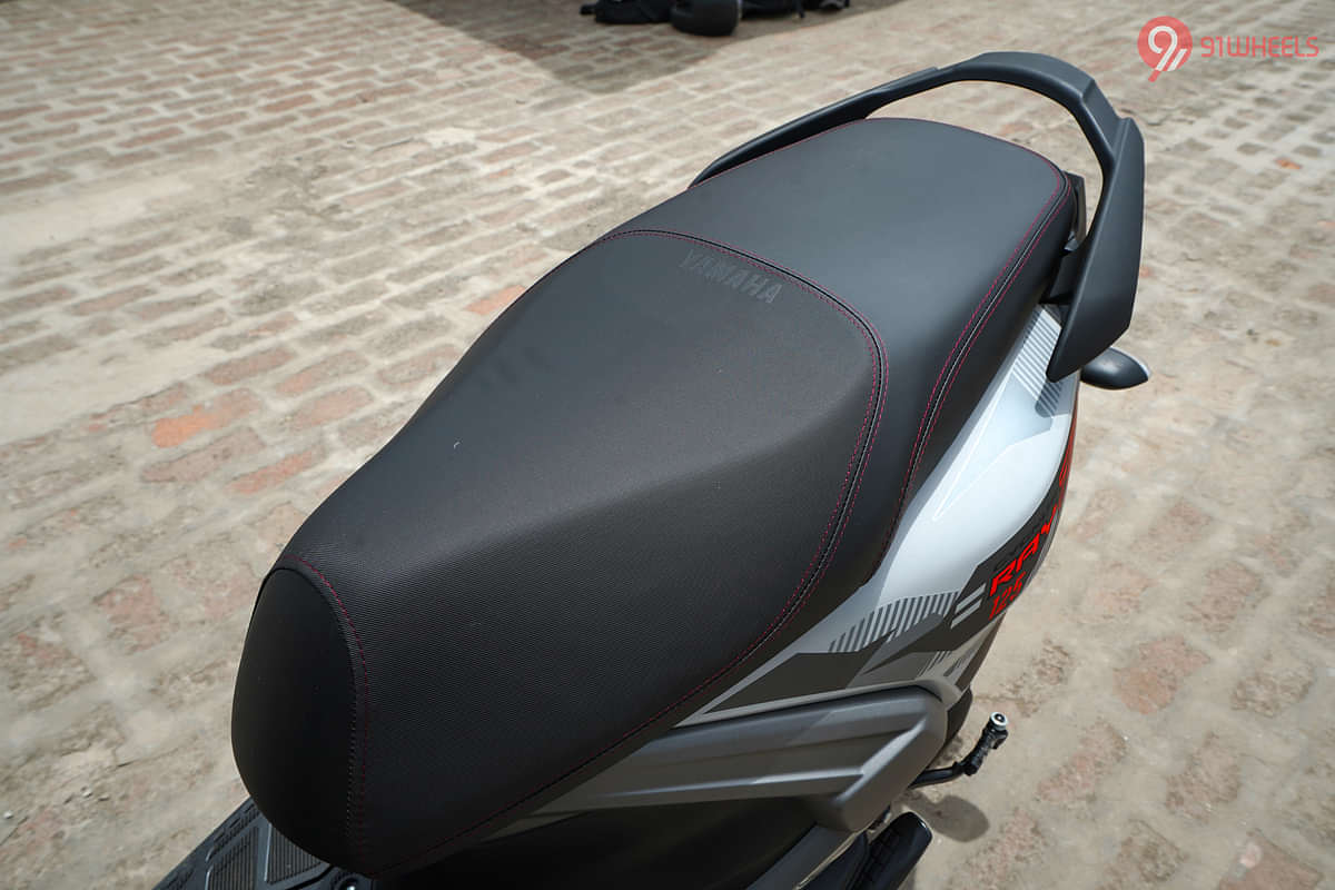 Yamaha RayZR 125 Fi-Hybrid Street Rally Seat