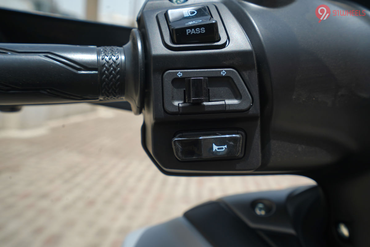 Yamaha RayZR 125 Fi-Hybrid Street Rally Turn Indicators Switch