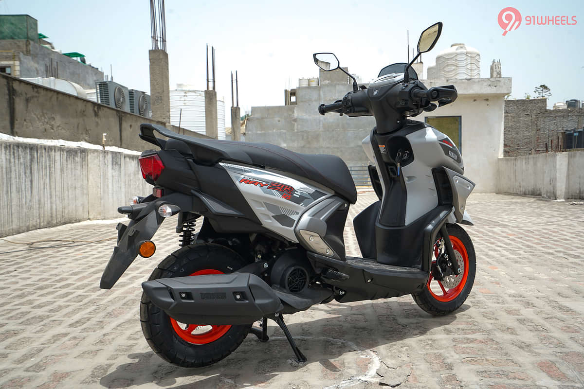 Yamaha RayZR 125 Fi-Hybrid Street Rally Right Rear Three Quarter