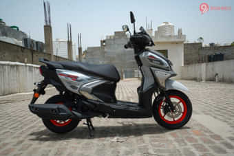 Yamaha RayZR 125 Fi-Hybrid Street Rally Right Side View Yamaha RayZR 125 Fi-Hybrid Street Rally Right Side View