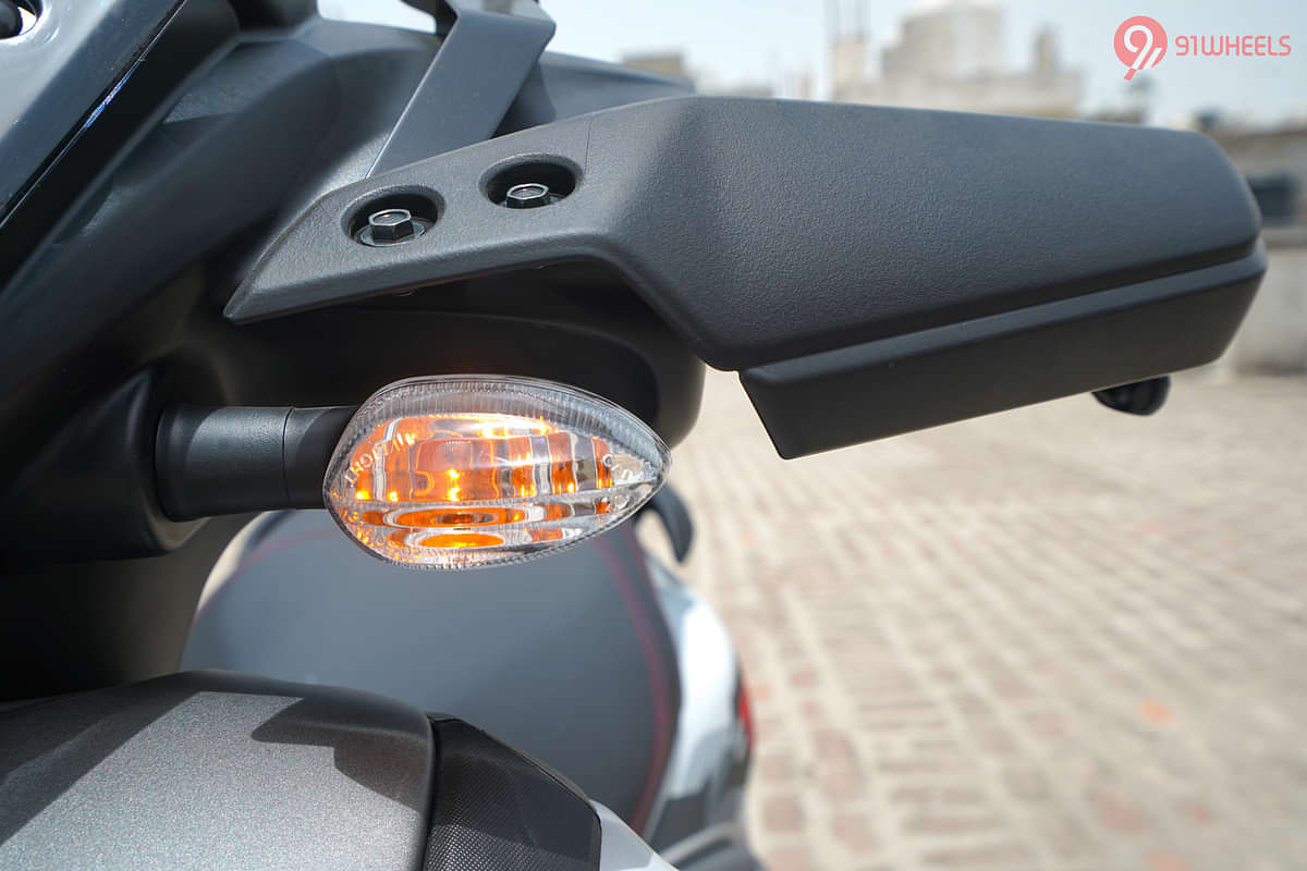 Yamaha RayZR 125 Fi-Hybrid Street Rally Front Turn Indicators