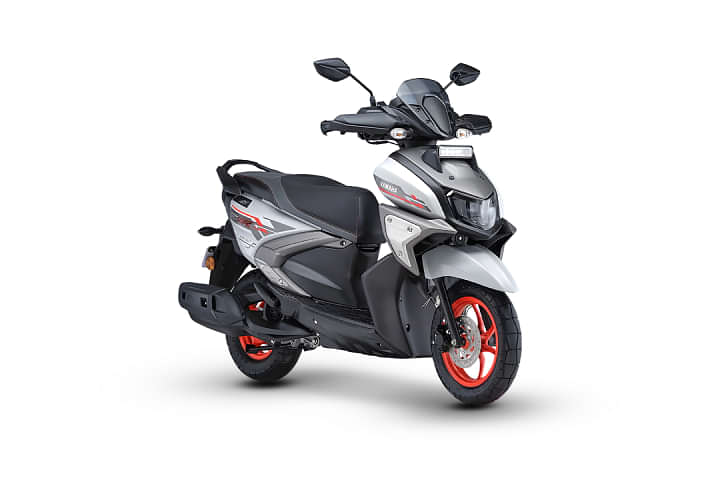 Yamaha RayZR 125 Fi-Hybrid Right Front Three Quarter