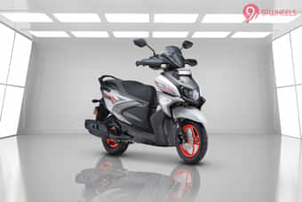 Yamaha RayZR 125 Fi-Hybrid Right Front Three Quarter Yamaha RayZR 125 Fi-Hybrid Right Front Three Quarter