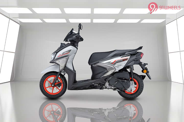 Yamaha RayZR 125 Fi-Hybrid Left Side View