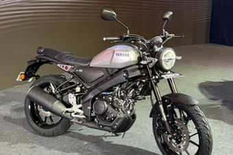 Yamaha XSR155 Right Front Three Quarter