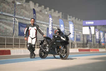 Yamaha R3 Right Front Three Quarter