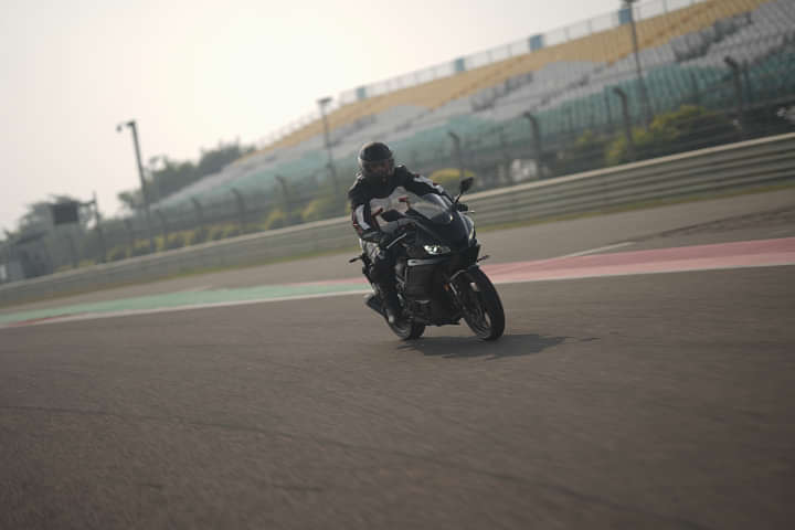 Yamaha R3 Riding Shot