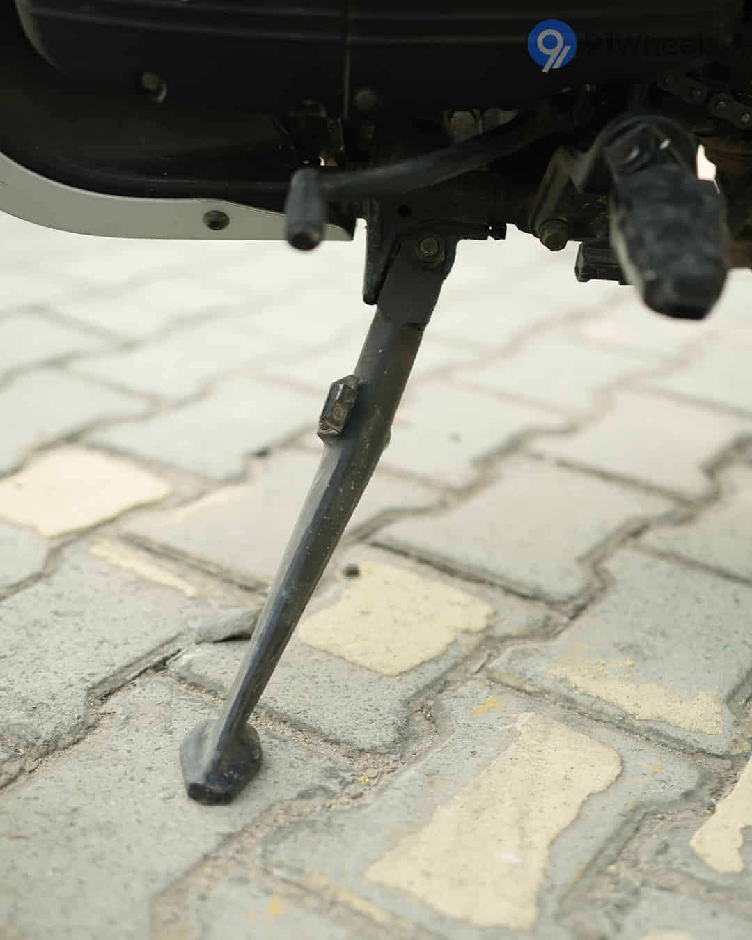 Side stand Side stand