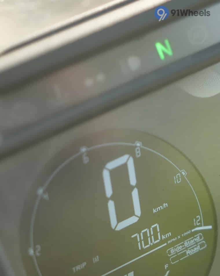 Handlebar & Console Area - 4 Handlebar & Console Area - 4