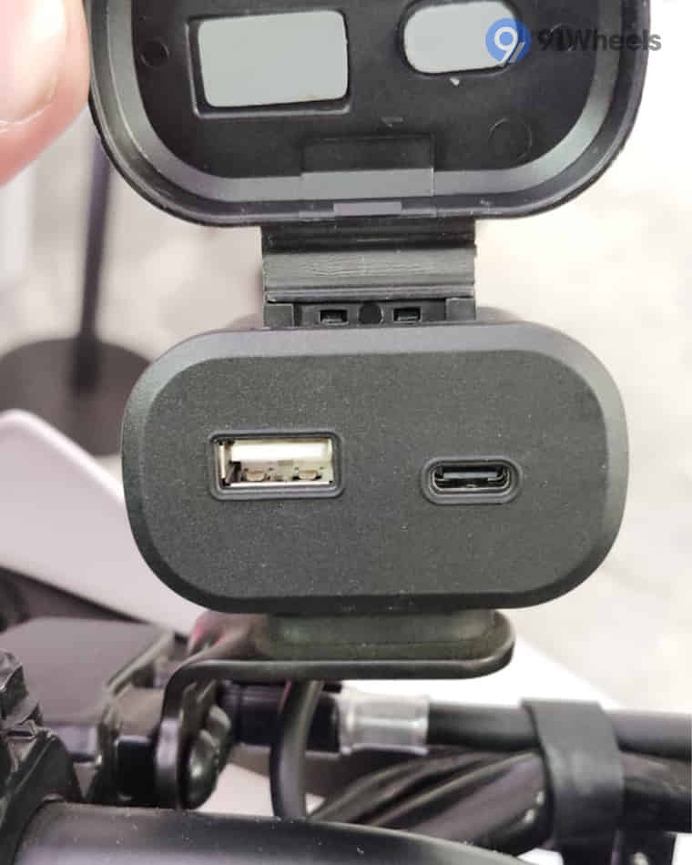 Handlebar & Console Area - 3