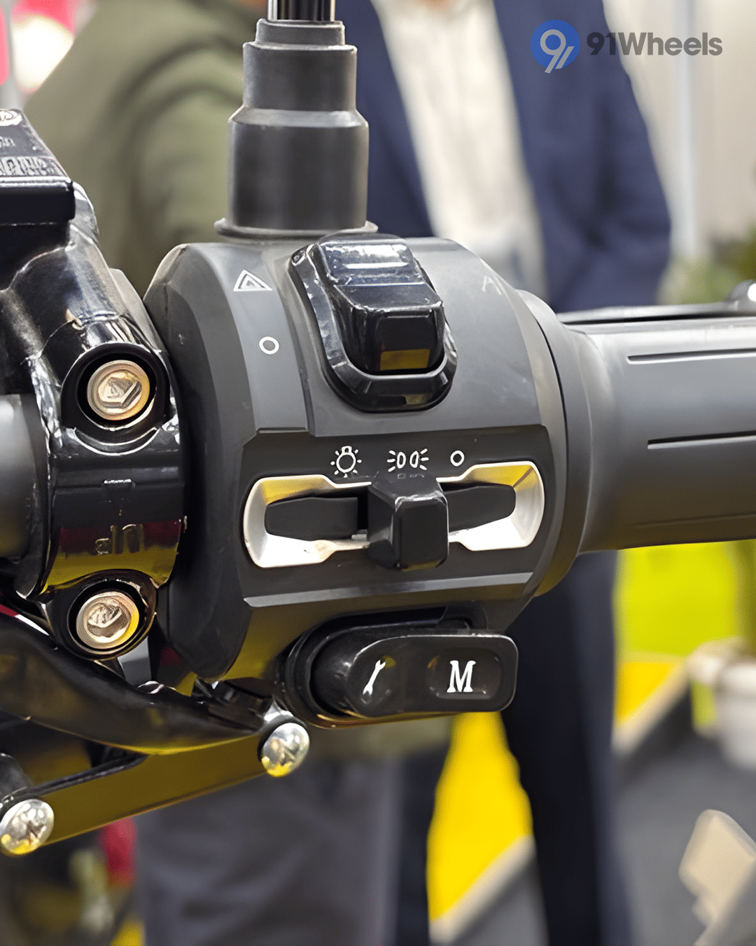 Multifunction Switchgear Right