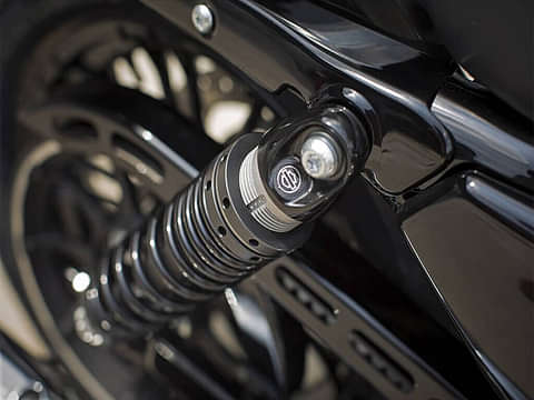 Harley-Davidson Forty Eight Rear Suspension Spring Preload Setting Image