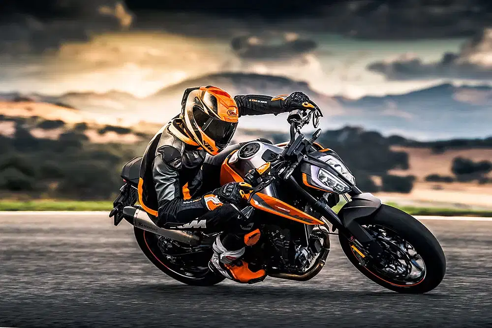 KTM 790 Duke Moving shot