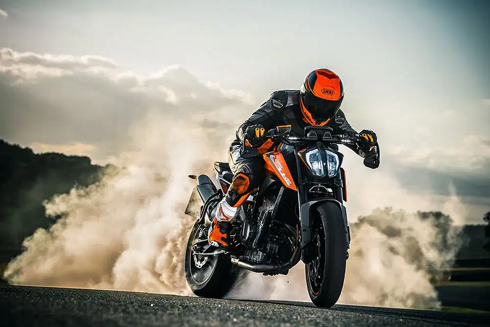 KTM 790 Duke Moving shot