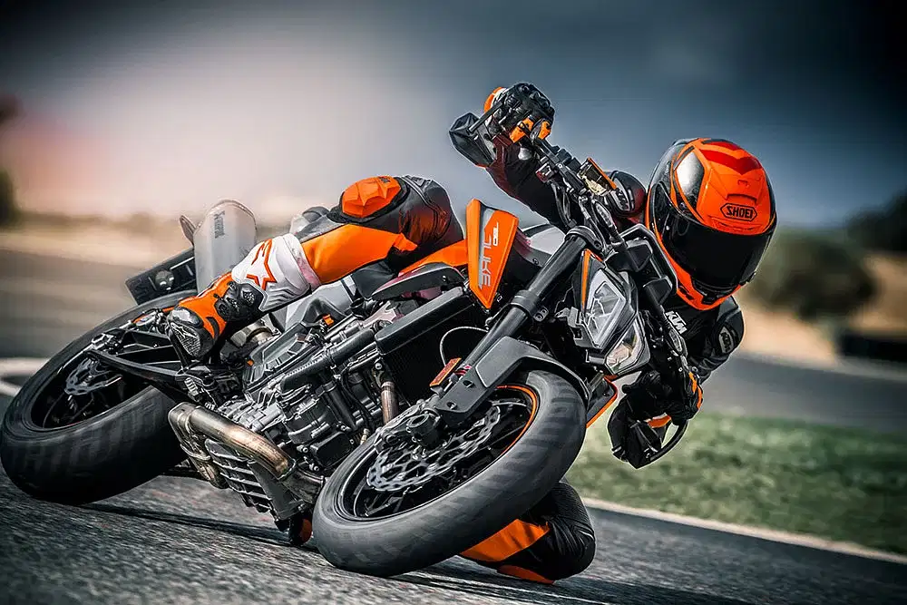 KTM 790 Duke Moving shot