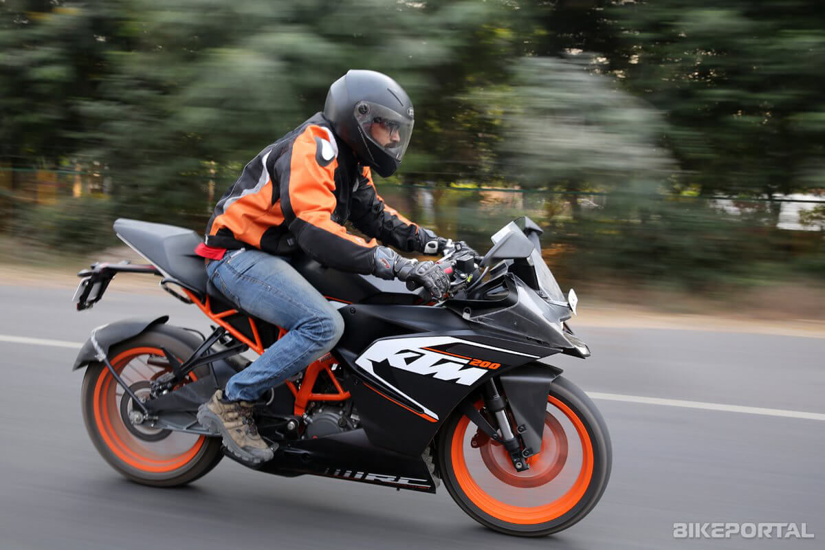 KTM RC 200 2020-2022 Moving shot