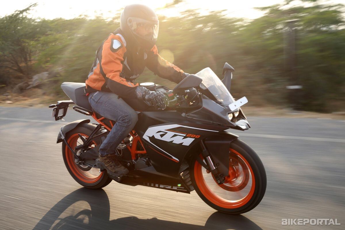 KTM RC 200 2020-2022 Moving shot