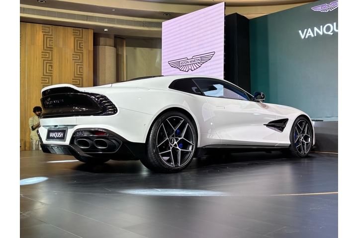 Aston Martin Vanquish Exhaust Pipes