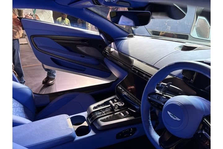Aston Martin Vanquish Cup Holders