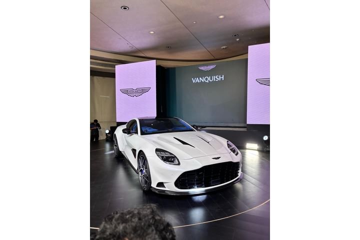 Aston Martin Vanquish Grille