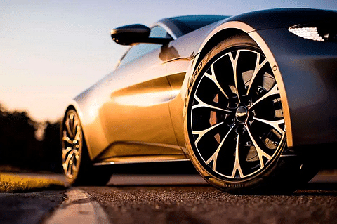 Aston Martin Vantage V8 Petrol Wheel