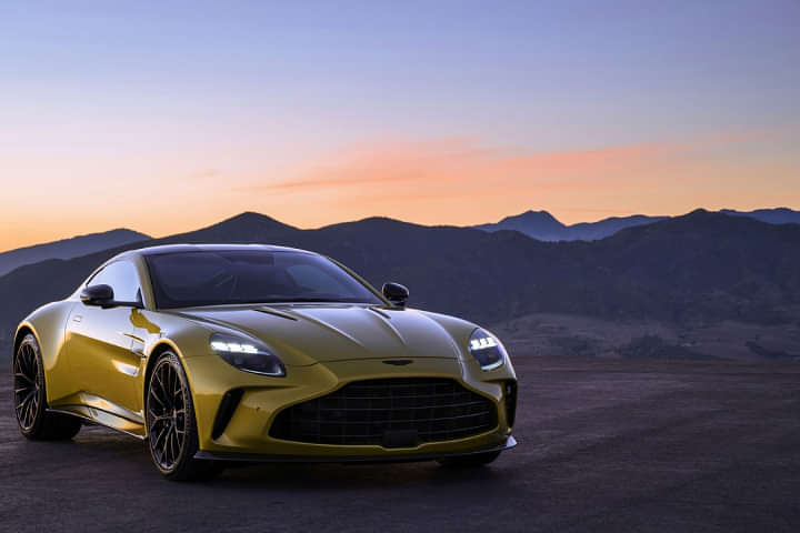 Aston Martin Vantage Right Front Three Quarter