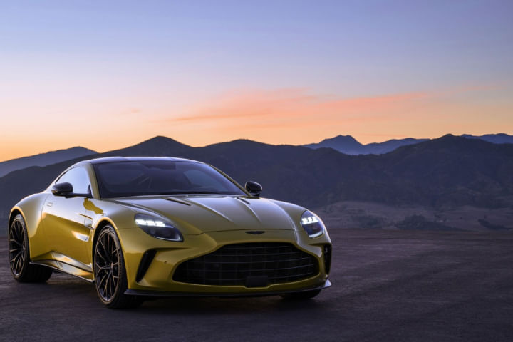 Aston Martin Vantage Right Front Three Quarter