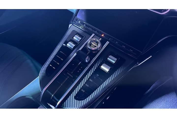 Aston Martin Vantage Gear Shifter/Gear Shifter Stalk