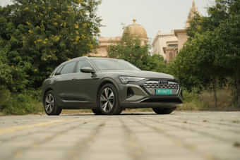 Audi e-tron Right Front Three Quarter Audi e-tron Right Front Three Quarter