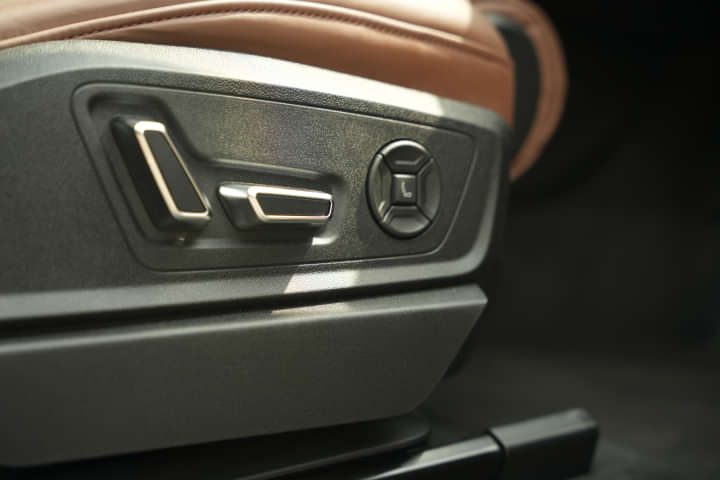 Audi e-tron Seat Adjustment for Driver