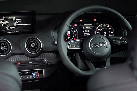 Audi Q2 40 TFSI Premium Steering Controls