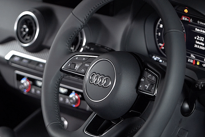 Audi Q2 40 TFSI Technology Steering Wheel