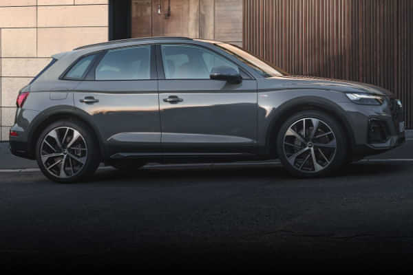 Audi Q5 Right Side View Audi Q5 Right Side View