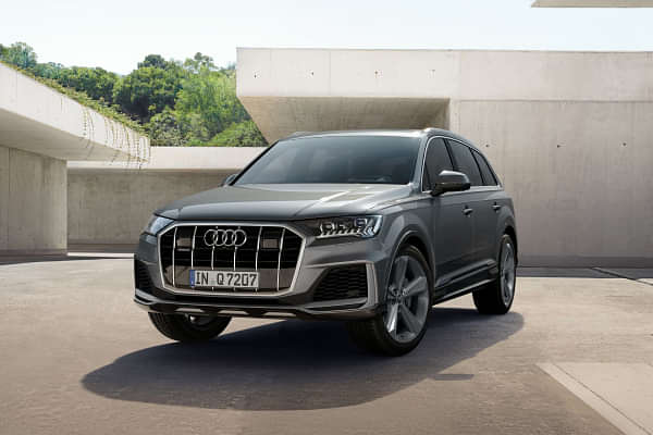 Audi Q7 Left Front Three Quarter