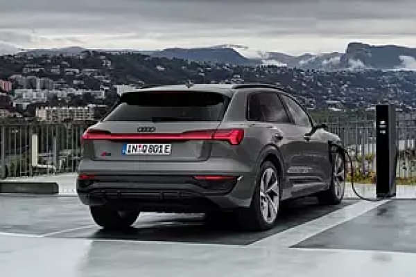 Audi Q8 e-tron Right Rear Three Quarter