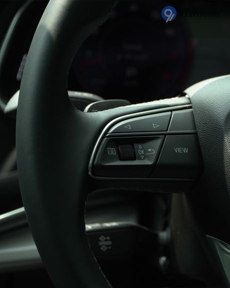Q8 Left Steering Mounted Controls